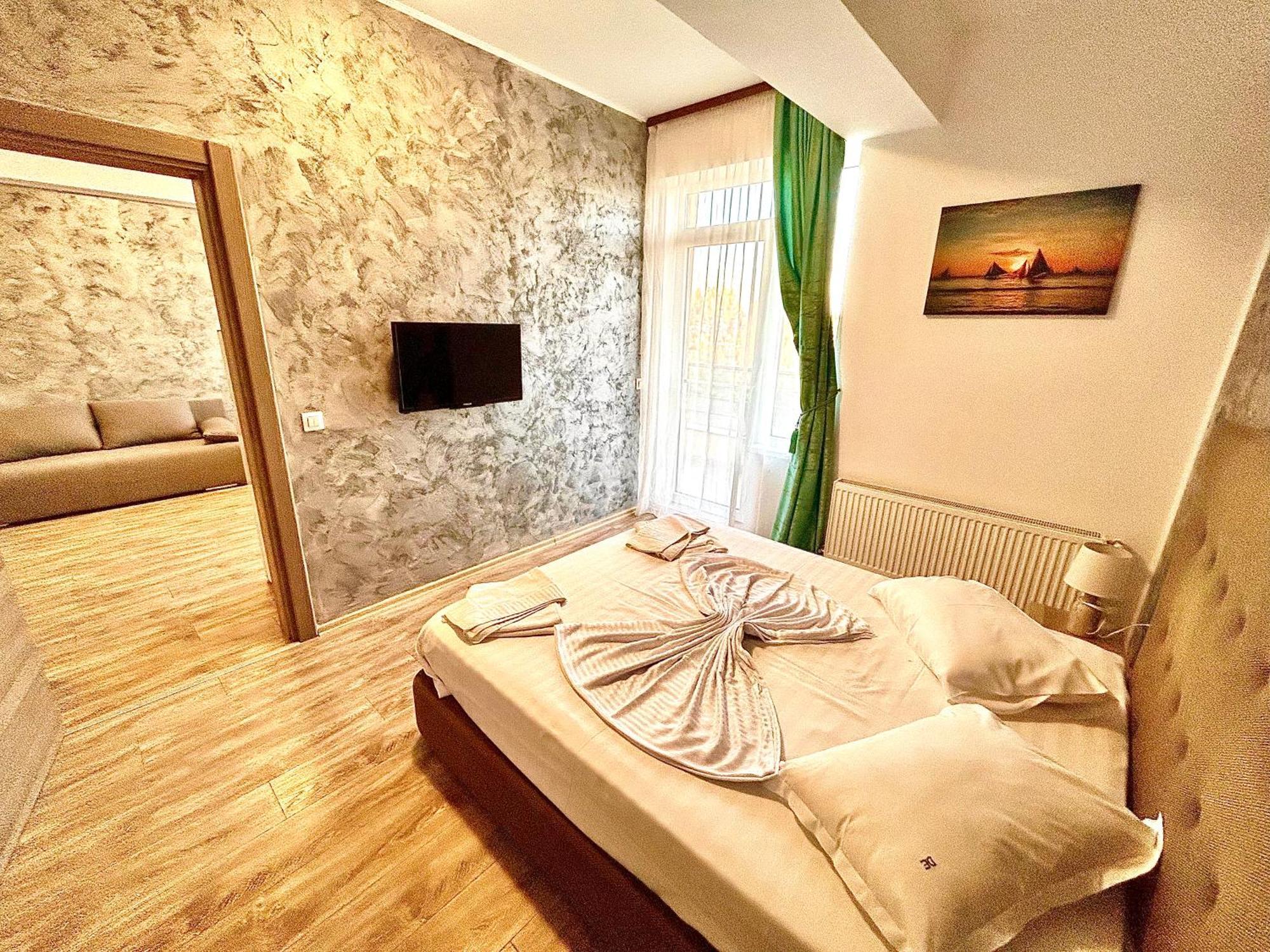 Marcony Boutique Apartments Mamaia Exterior photo