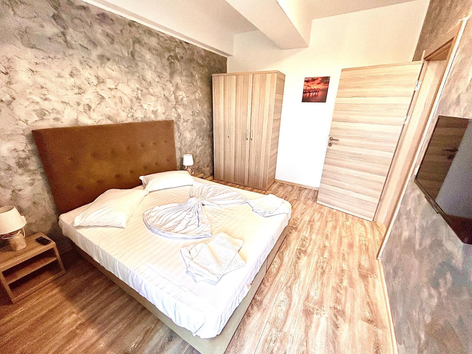 Marcony Boutique Apartments Mamaia Exterior photo