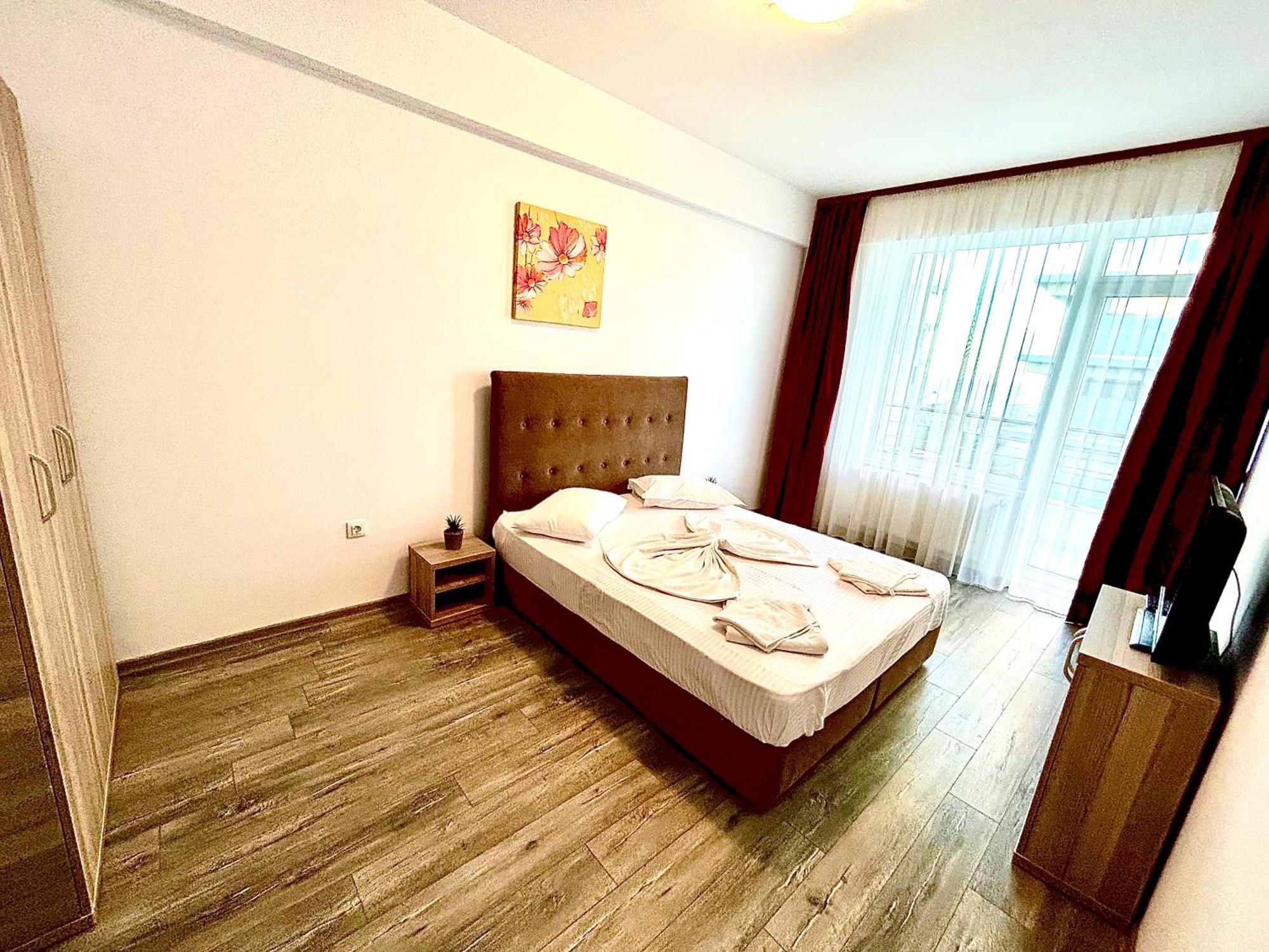 Marcony Boutique Apartments Mamaia Exterior photo