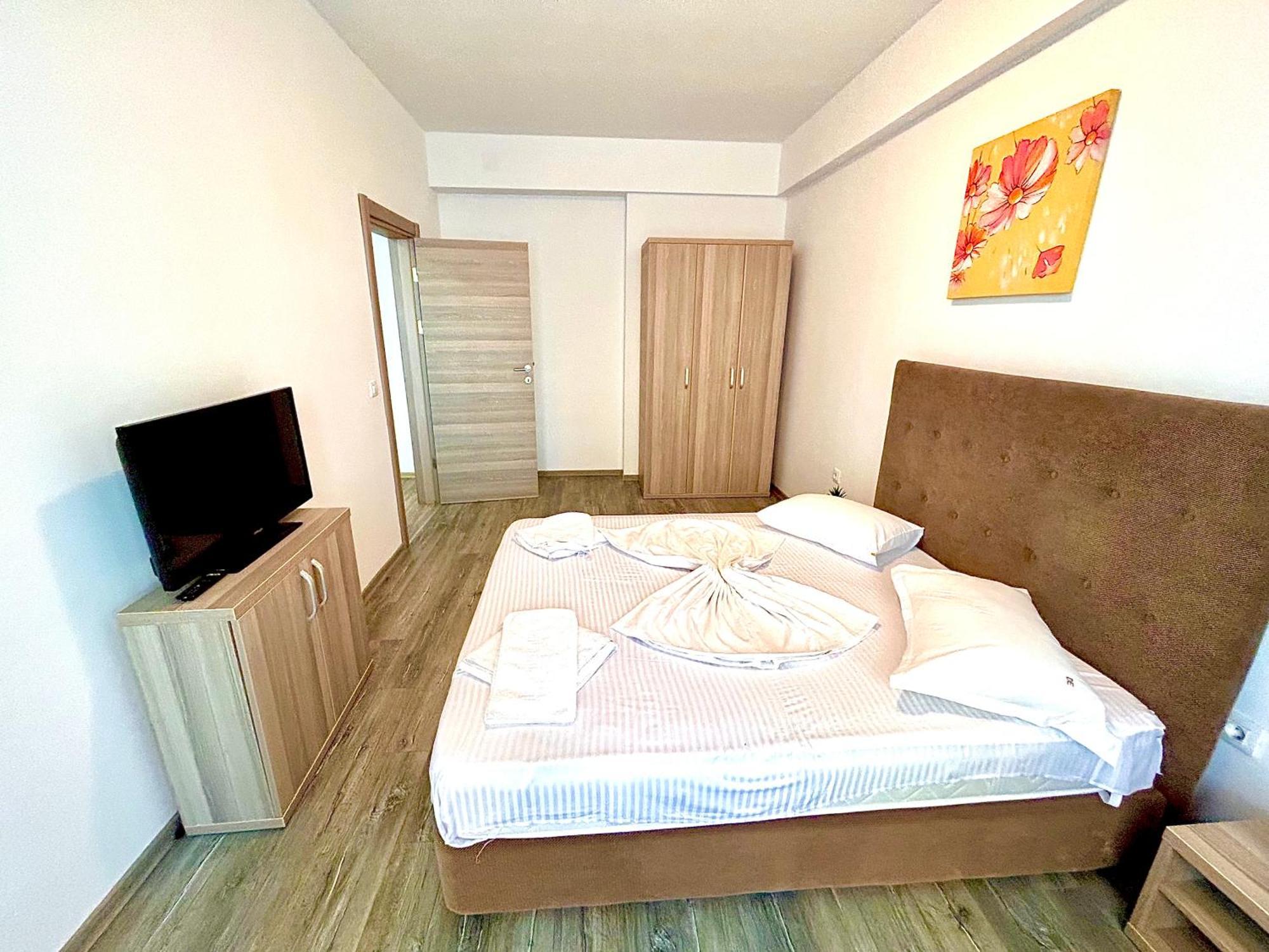 Marcony Boutique Apartments Mamaia Exterior photo