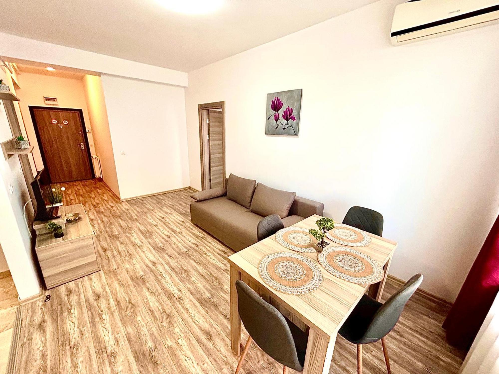 Marcony Boutique Apartments Mamaia Exterior photo