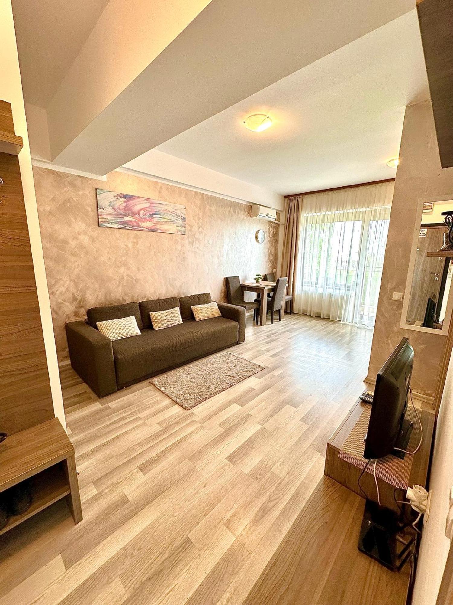 Marcony Boutique Apartments Mamaia Exterior photo